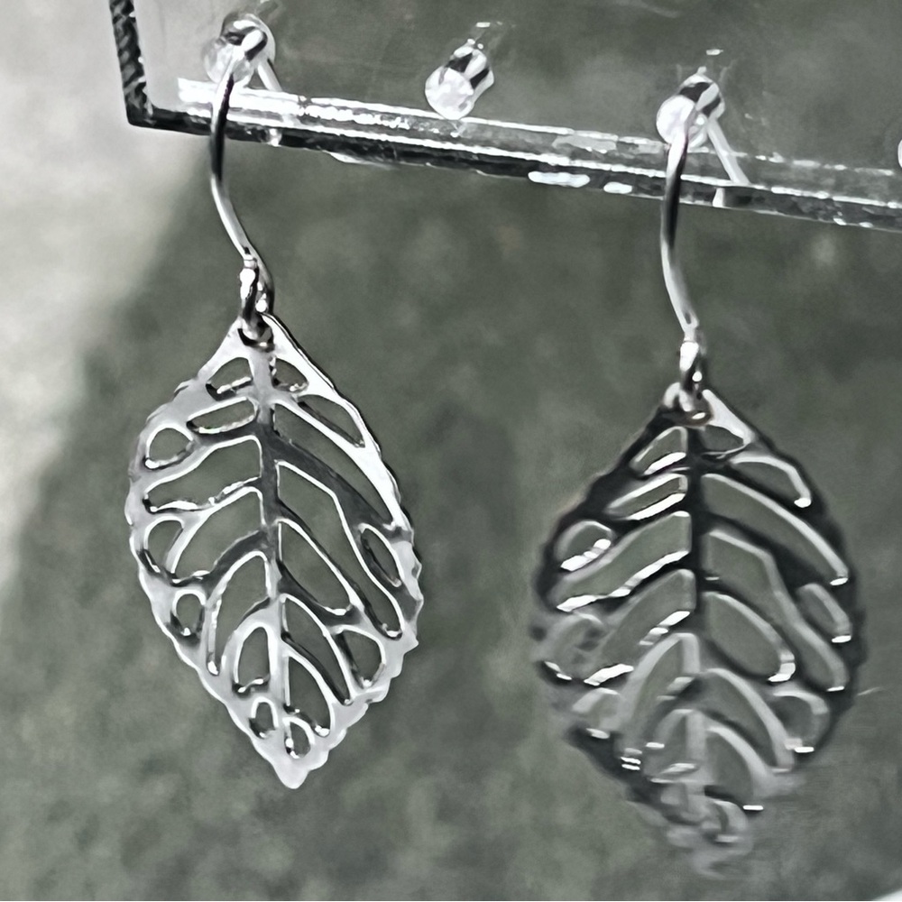 Silver-Tone Leaf Design Filigree Earrings